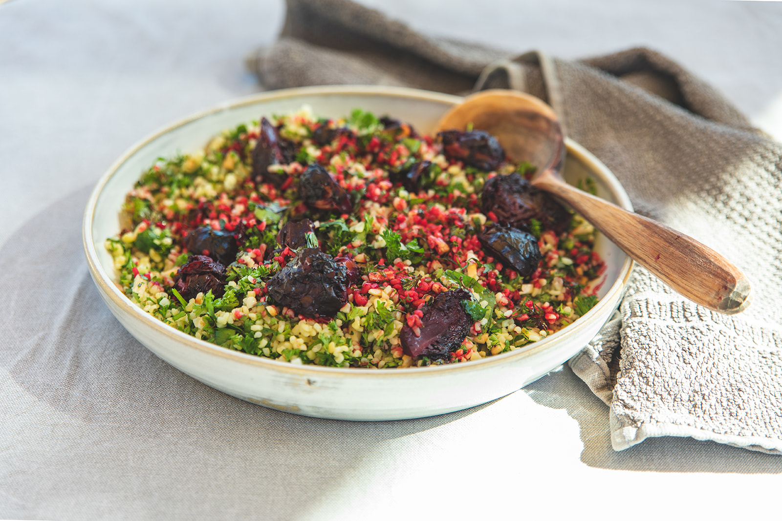 כרוב ניצנים מבושל במיץ סלק